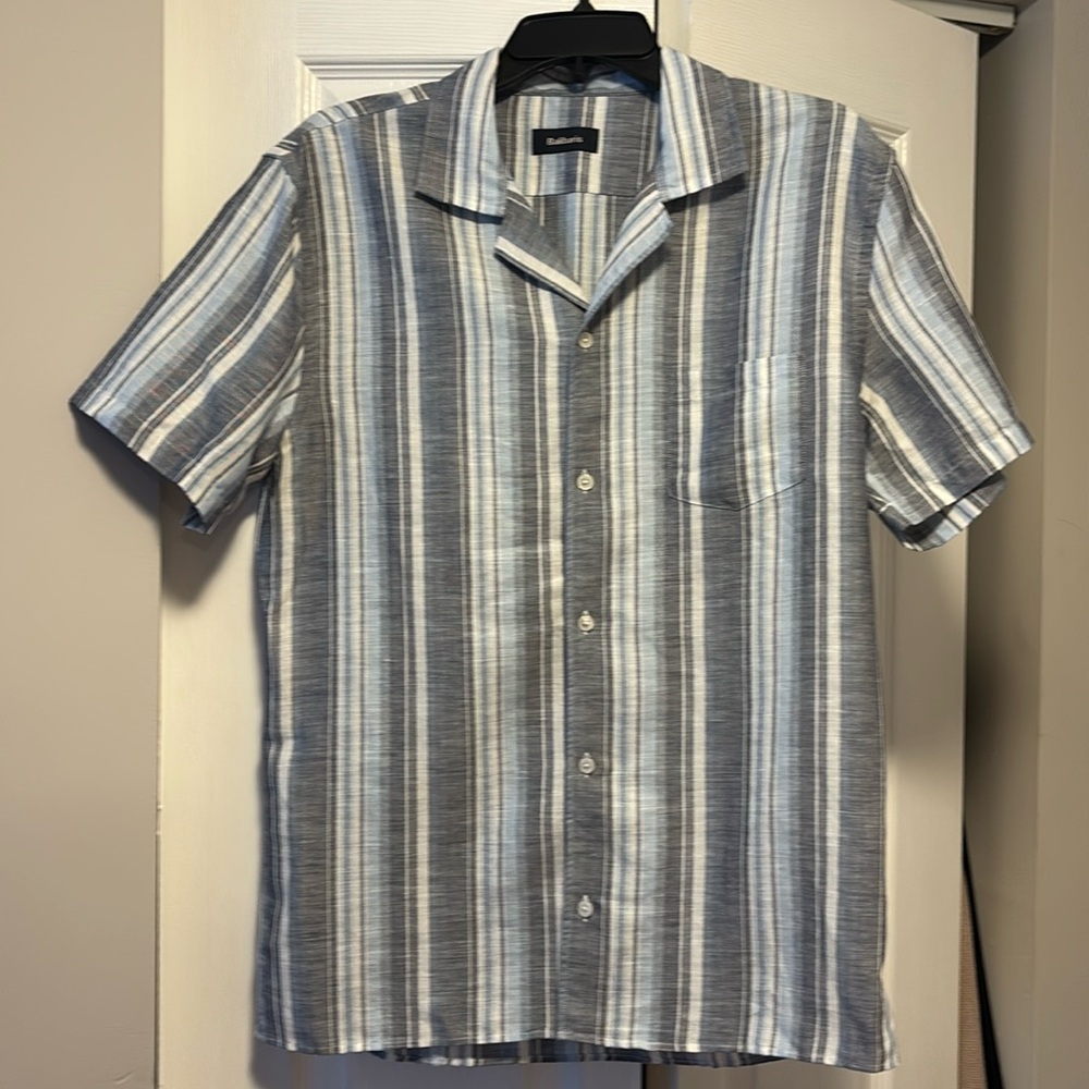 Brand New Men’s Balibaris short-sleeve linen shirt. Size Medium. Never worn.